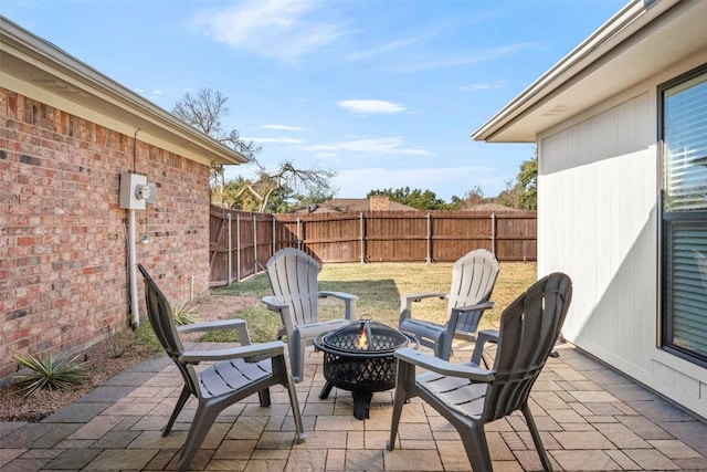 view of patio with an outdoor fire pit