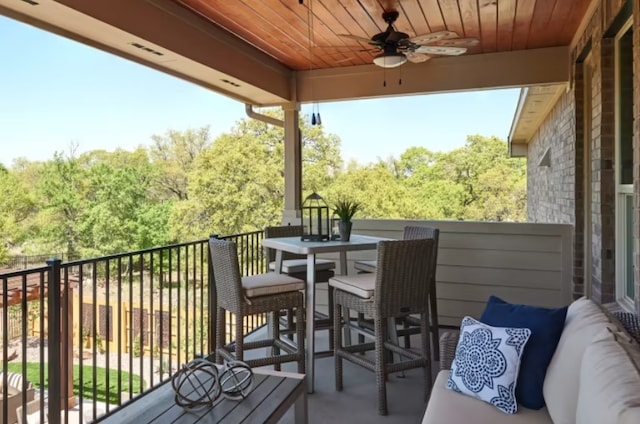 balcony featuring ceiling fan