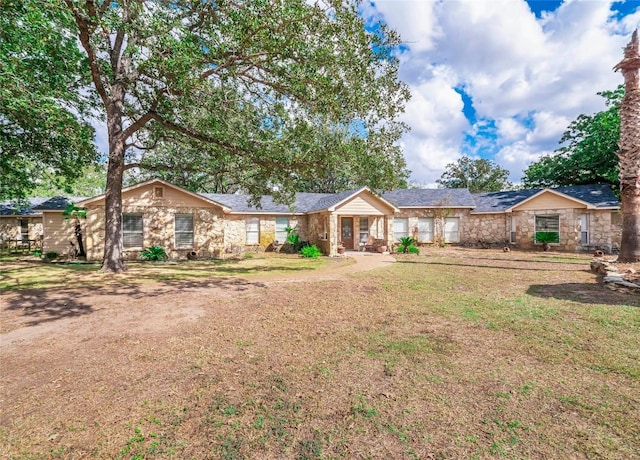 ranch-style home featuring a front yard