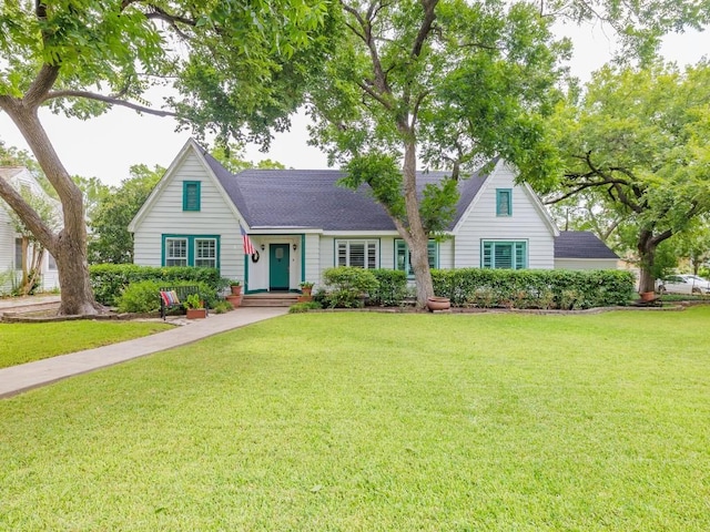 new england style home featuring a front lawn