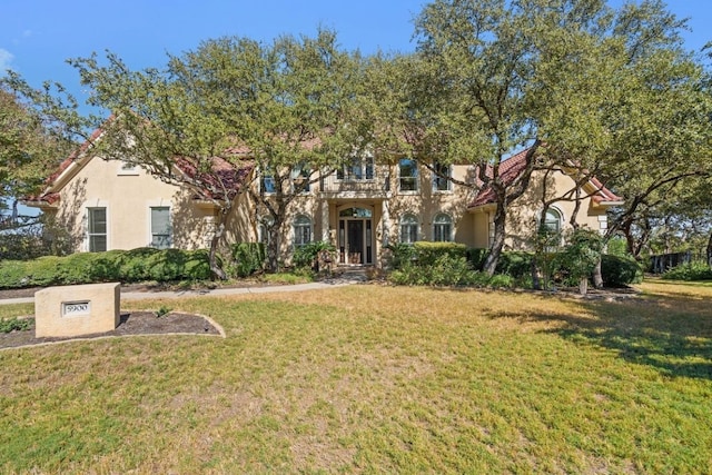 view of front of home with a front lawn