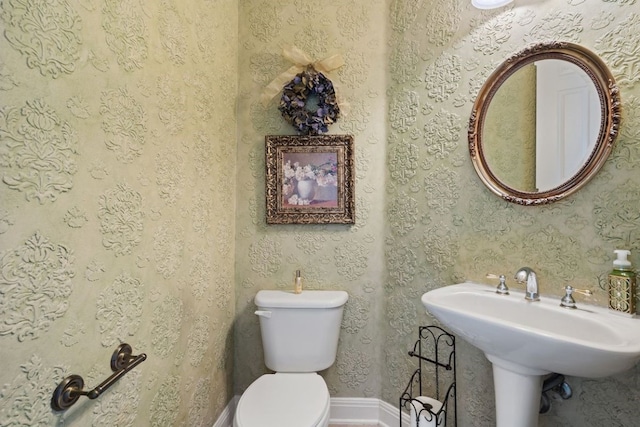 bathroom featuring toilet and sink