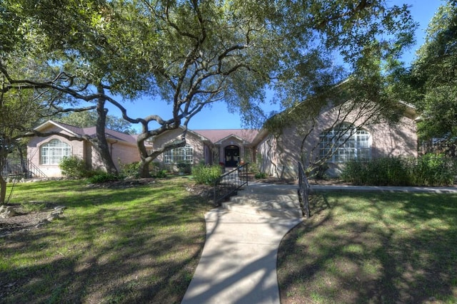 single story home featuring a front yard