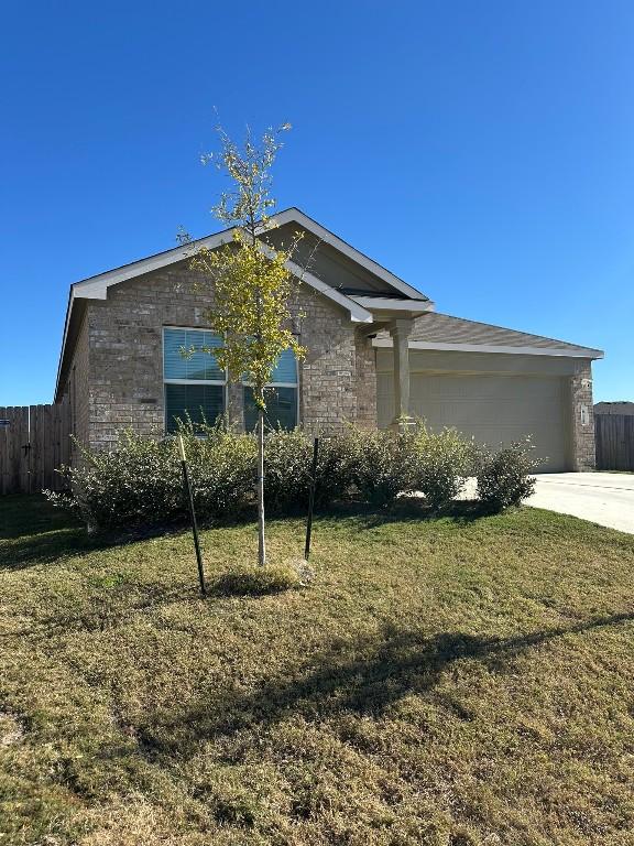 view of front of home featuring a front yard and a garage