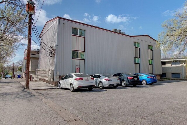 2207 Leon St Unit 309, Austin, TX 78705 - view of property featuring uncovered parking