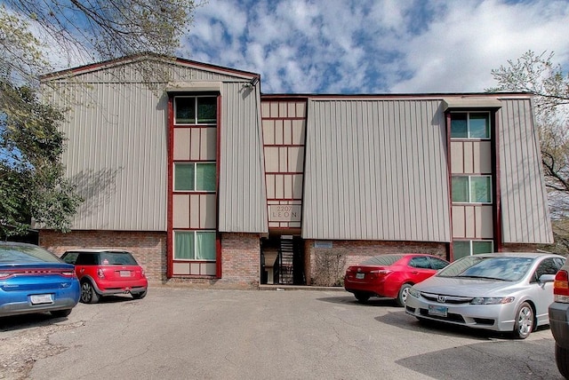 2207 Leon St Unit 309, Austin, TX 78705 - view of property featuring uncovered parking