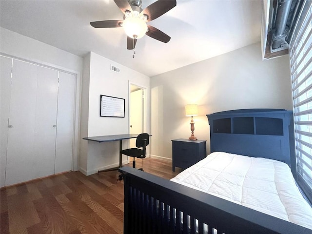 bedroom featuring ceiling fan, dark wood-type flooring, and a closet