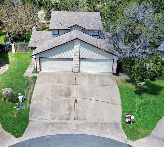 view of front of home featuring a front yard and a garage