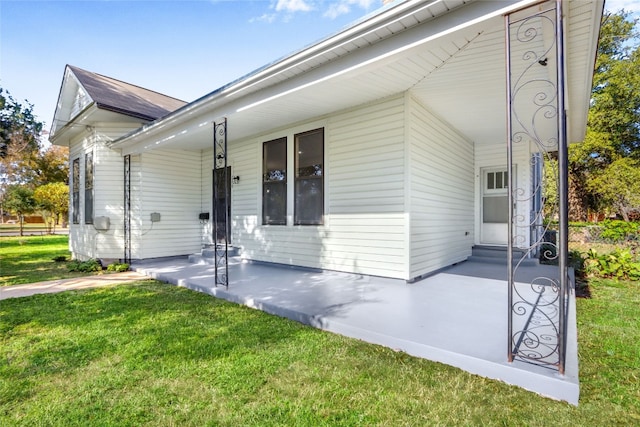 view of front of home with a porch and a front yard