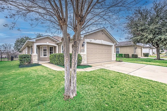 view of front of property featuring a front yard and a garage