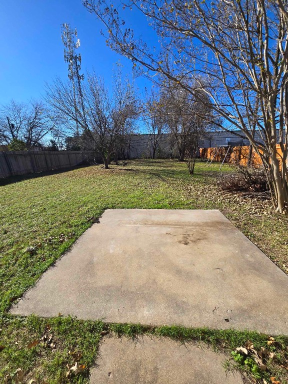 view of yard with a patio