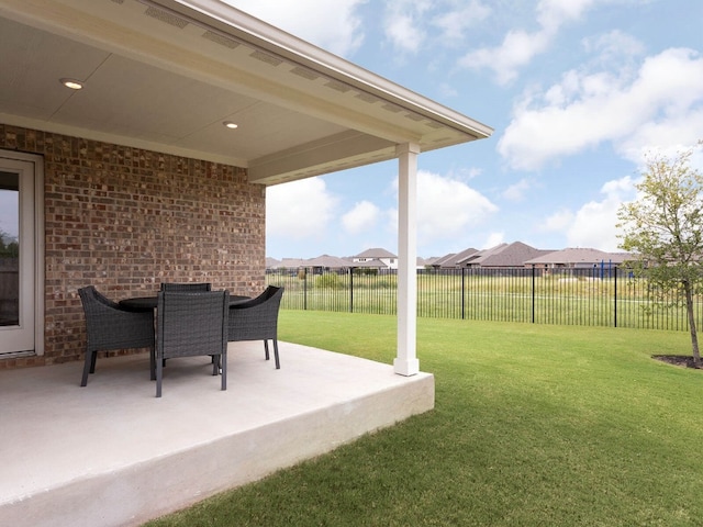 view of yard featuring a patio