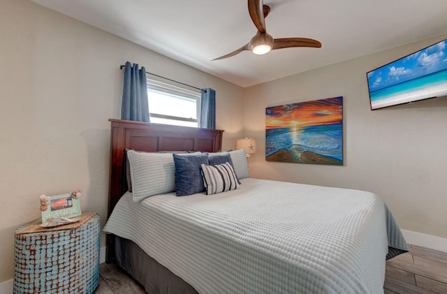 bedroom with ceiling fan