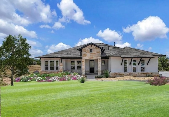 view of front of property featuring a front lawn