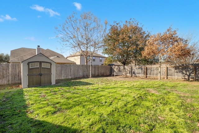 view of yard with a storage shed