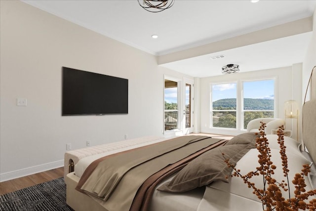 bedroom featuring baseboards, visible vents, wood finished floors, crown molding, and recessed lighting