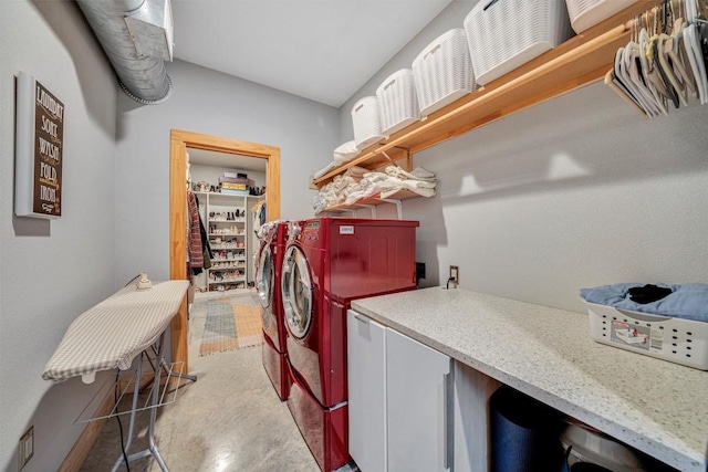 washroom featuring washing machine and clothes dryer