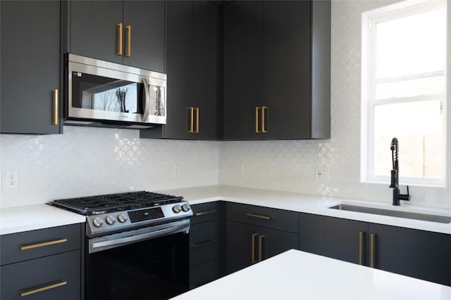 kitchen featuring backsplash, stainless steel appliances, and sink