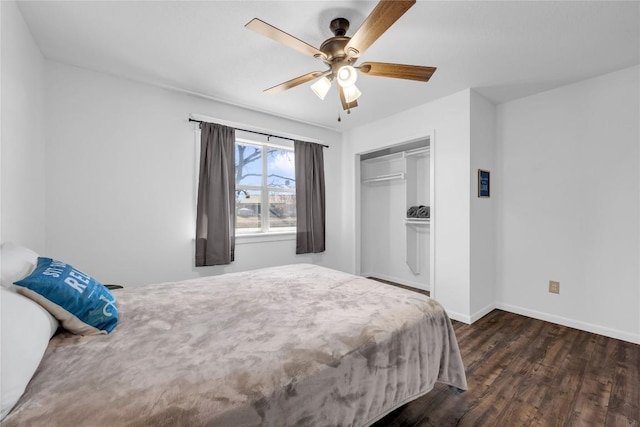 bedroom featuring ceiling fan, dark wood-type flooring, and a closet