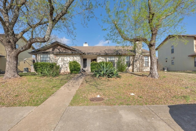 16046 Stoneham Cir, Pflugerville, TX 78660 - ranch-style house featuring a chimney and a front lawn