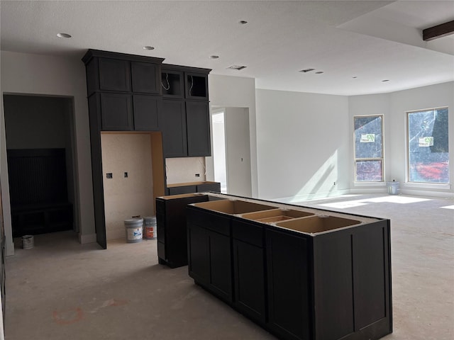 kitchen featuring a kitchen island