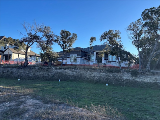 view of front of house featuring a front yard