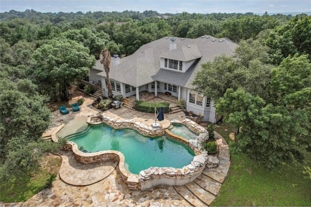 view of swimming pool