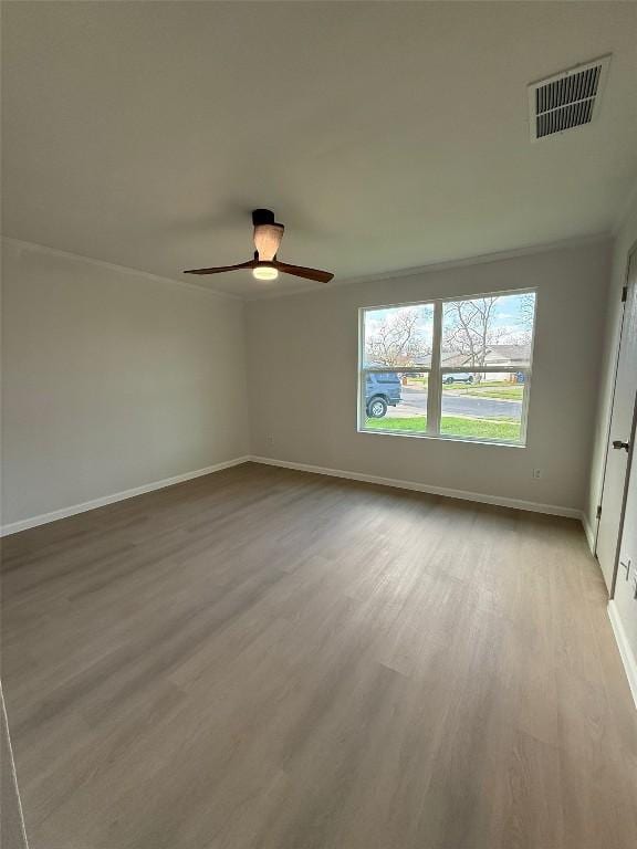 empty room featuring light wood-type flooring and ceiling fan