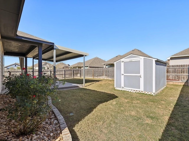 view of yard featuring a storage unit