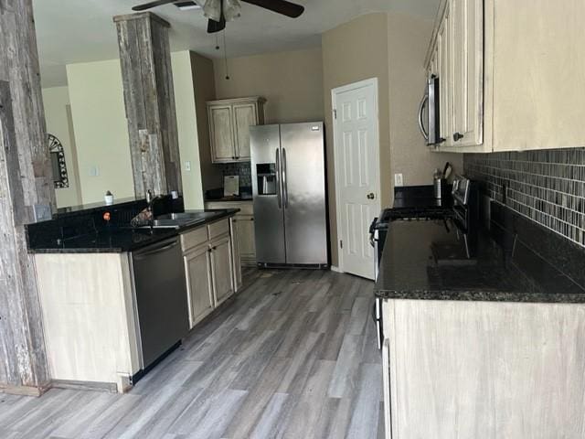 kitchen featuring ceiling fan, sink, tasteful backsplash, light hardwood / wood-style floors, and appliances with stainless steel finishes