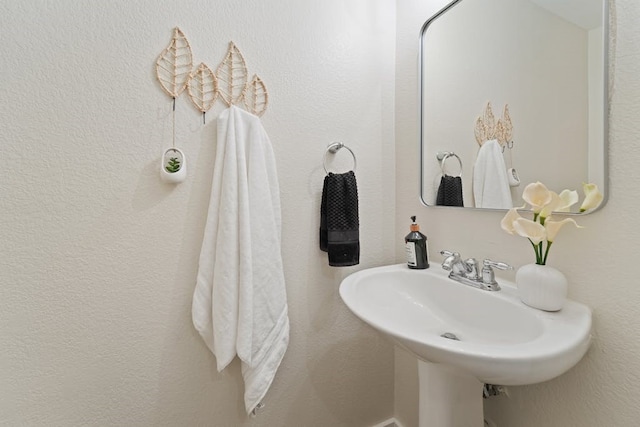 bathroom featuring sink