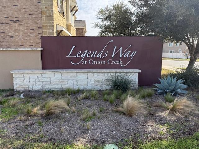 view of community / neighborhood sign