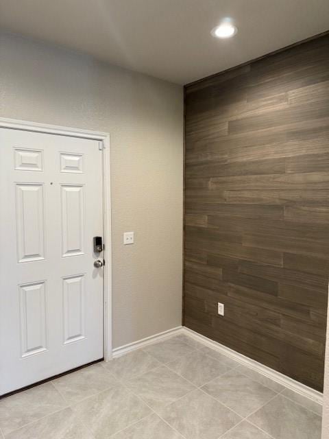 empty room featuring light tile patterned floors