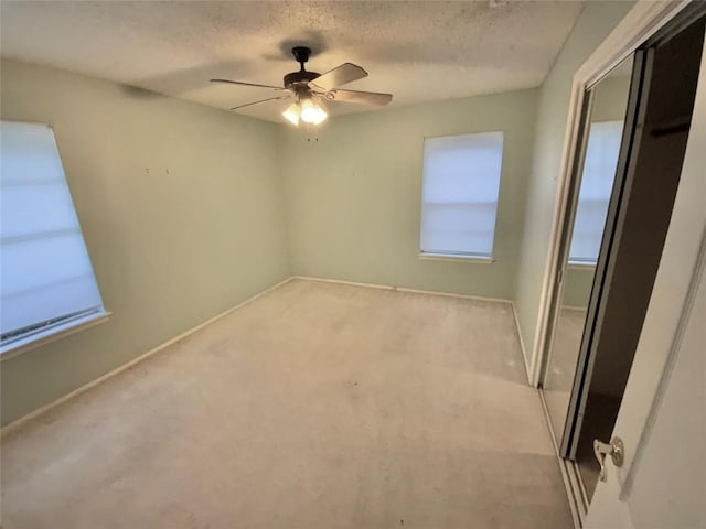 empty room featuring ceiling fan and a textured ceiling