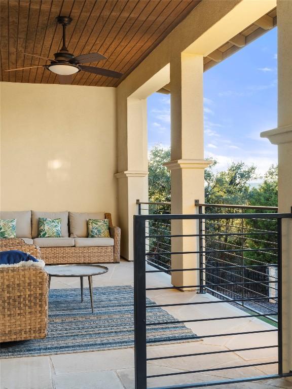 balcony featuring ceiling fan