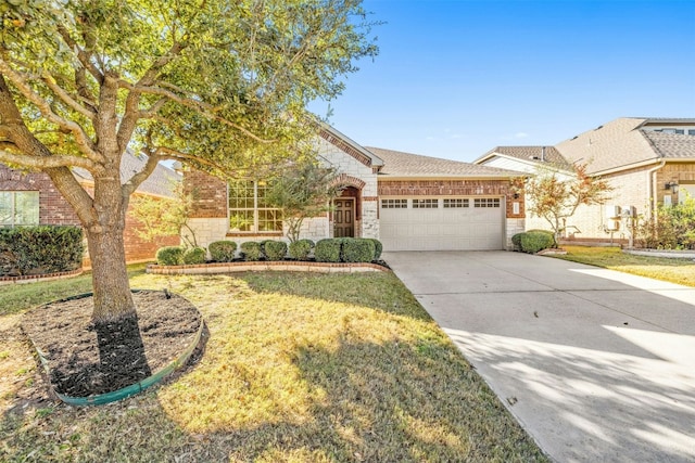 view of front of house featuring a garage and a front yard