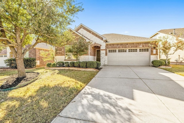 view of front of house featuring a front lawn and a garage