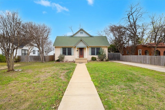 view of front of property with a front yard