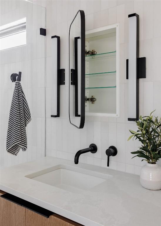 bathroom featuring decorative backsplash and vanity