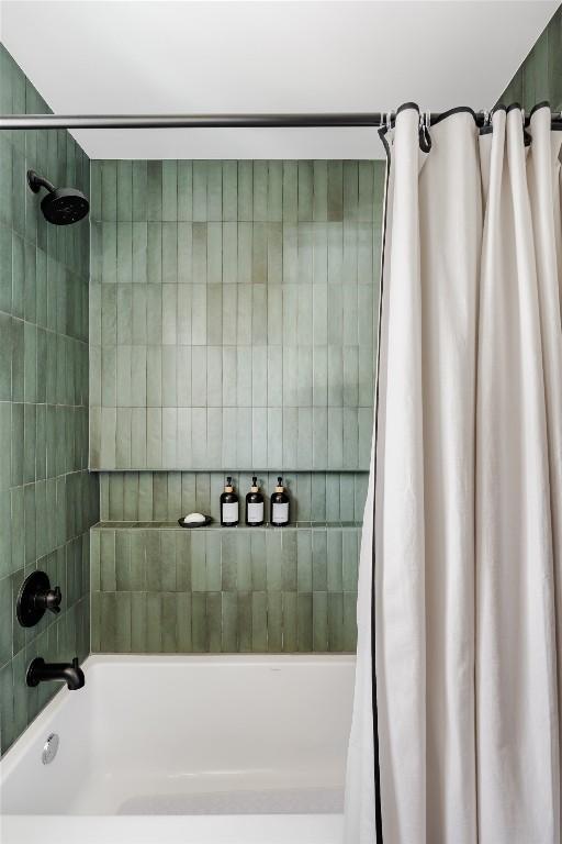 bathroom featuring shower / bath combo