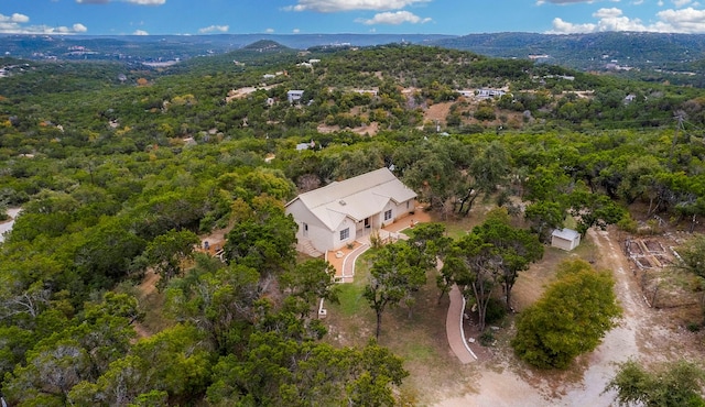 birds eye view of property featuring a forest view