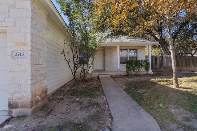 doorway to property with covered porch