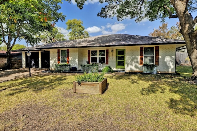 ranch-style home featuring a front yard