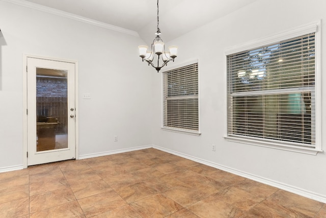 empty room featuring a notable chandelier and ornamental molding