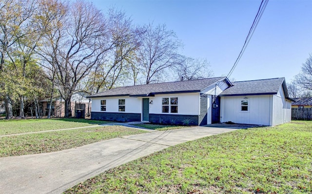 single story home with a front yard