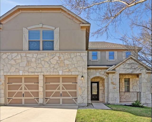 view of front of property featuring a garage and a front yard