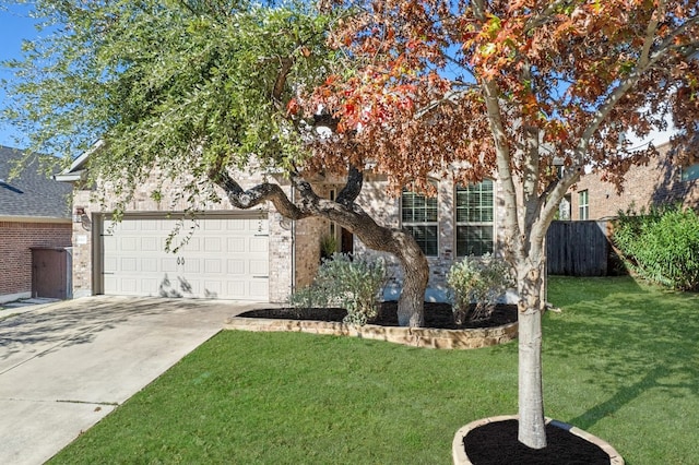 view of front of property featuring a front lawn