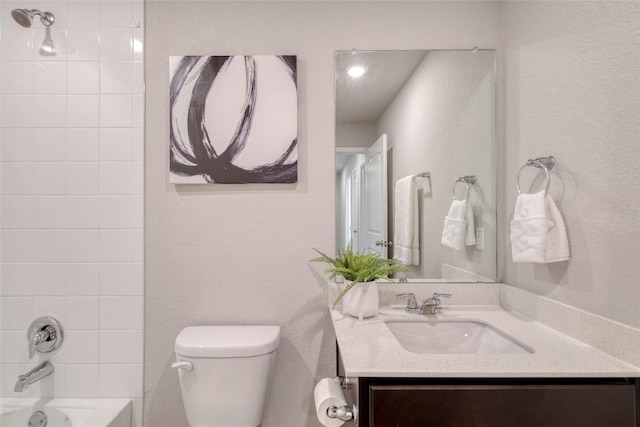 full bathroom with vanity, toilet, and tiled shower / bath