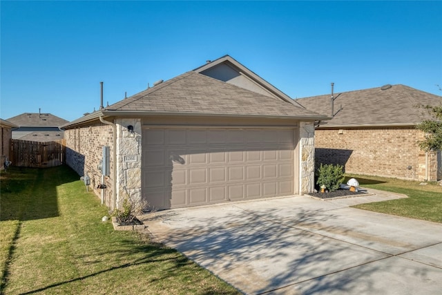 view of front of house featuring a front lawn and a garage