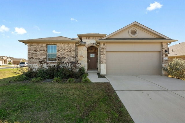 ranch-style house featuring a front yard